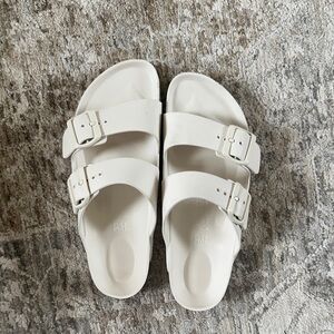 Birkenstock womens off White Slides excellent condition very comfy